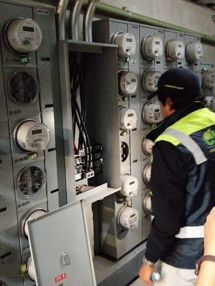 Banco de medidores CFE revisado en sitio por TID
